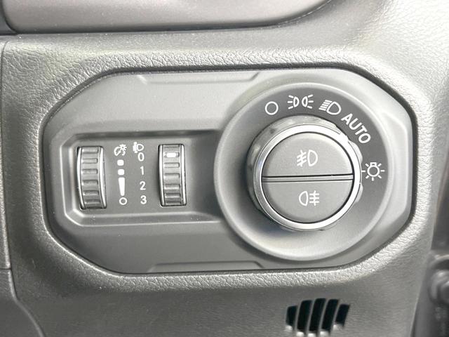 ジープ・ラングラーアンリミテッド スポーツ 純正ナビ アダプティブクルーズコントロール バックカメラ サイドカメラフロントカメラ 純正17インチアルミ 衝突軽減システム ETC bluetooth 盗難防止システム クリアランスソナー 禁煙車(42枚目)