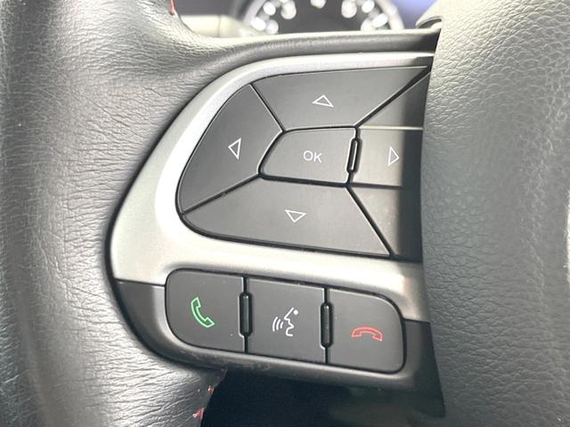 ジープ・レネゲード トレイルホーク クルーズコントロール バックカメラ TRAILHAWKロゴ入シート HIDヘッドライト 純正17インチアルミホイール セレクテレインシステム レーンキープアシスト Bluetooth接続 ETC車載器(28枚目)