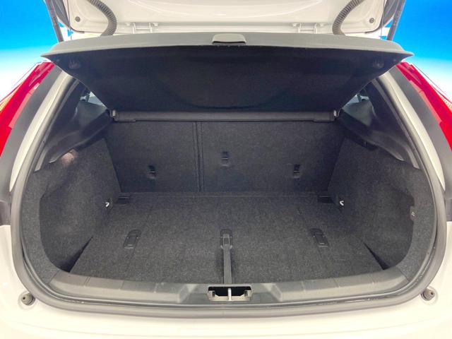 V40 クロスカントリー T5 AWD SE レザーPKG 黒革シート 前席シートヒーター パワーシート 純正ナビ バックカメラ レーダークルーズコントロール 純正18インチアルミホイール パドルシフト ブラインドスポットアシスト(13枚目)