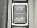 ●BMWモードセレクト:スポーツモードではダイナミックな走りを。ECO PROモードでは、エンジンレスポンスやシフトタイミングの最適化に加え、エアコンの作動も効率的に制御し、燃料消費量を抑制します。