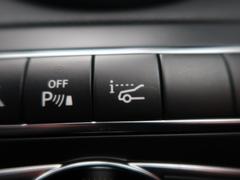 ●ヘッドアップディスプレイ：現在の速度や走行情報をデジタル表示で運転席前方のガラスに投影！運転中、視線をずらさず必要な情報を確認できるのでとっても便利で安心！ 5