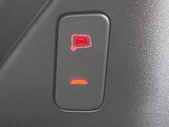 ●サイドアシスト（後方支援）：走行中、ドライバーの死角の車両を検出して事故を未然に防ぐシステムです。レーダーセンサーが後方の並走車を検出すると、該当する側のドアミラー内側ＬＥＤが点灯し注意を促します。 6