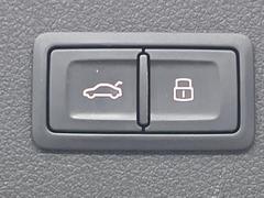 ●電動リアゲート：ワンタッチでリアゲートの開閉ができ、荷物などで両手が塞がっている状態でも簡単に開閉ができる便利機能です。 4