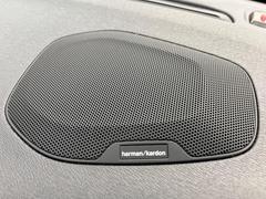 ●ｈａｒｍａｎ／ｋａｒｄｏｎサウンドシステム：オーディオ専門メーカーが手掛けるプレミアムスピーカーを装備。多数のスピーカーから、音の粒立ちまで分かる高品質な音楽をお楽しみいただけます。 3