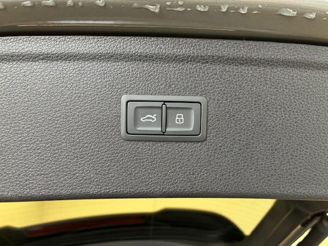 Q5 40TDIクワトロ Sライン ブラックスタイリング/Sline/パーキングアシスト/アンビエントライト/全方位カメラ/クルーズコントロール/AppleCarplay/マトリクスLED/パワーバックドア/Bluetooth(19枚目)