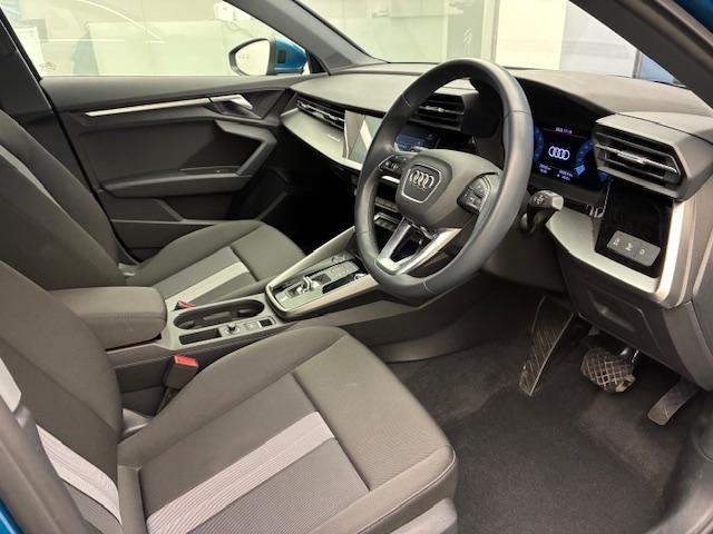 A3 スポーツバック40TFSIクワトロアドバンスド 禁煙車/4WD/ワンオーナー/スポーツバック/クルーズコントロール/純正バックカメラ/Bluetooth/AppleCarplay/フルセグTV純正ホイール/LEDヘッドライト(10枚目)