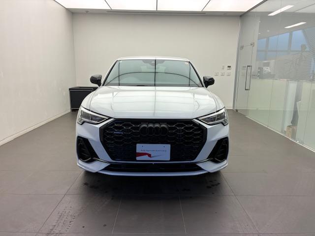 Q3スポーツバック 35TDIクワトロ Sライン 禁煙車/レンタカーアップ/ブラックスタイリング/4WD/クワトロ/マルチカラーアンビエントライト/Bluetooth/AppleCarplay/クルーズコントロール/全方位カメラ(2枚目)