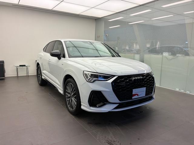 Q3スポーツバック 35TDIクワトロ Sライン 禁煙車/レンタカーアップ/ブラックスタイリング/4WD/クワトロ/マルチカラーアンビエントライト/Bluetooth/AppleCarplay/クルーズコントロール/全方位カメラ(3枚目)