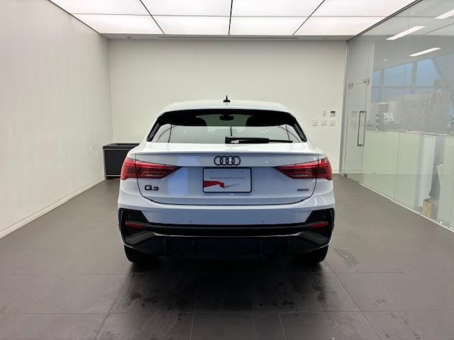 Q3スポーツバック 35TDIクワトロ Sライン 禁煙車/レンタカーアップ/ブラックスタイリング/4WD/クワトロ/マルチカラーアンビエントライト/Bluetooth/AppleCarplay/クルーズコントロール/全方位カメラ(5枚目)