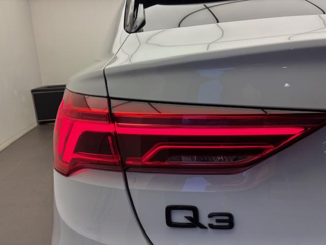 Q3スポーツバック 35TDIクワトロ Sライン 禁煙車/レンタカーアップ/ブラックスタイリング/4WD/クワトロ/マルチカラーアンビエントライト/Bluetooth/AppleCarplay/クルーズコントロール/全方位カメラ(9枚目)