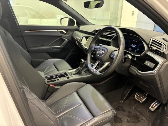 Q3スポーツバック 35TDIクワトロ Sライン 禁煙車/レンタカーアップ/ブラックスタイリング/4WD/クワトロ/マルチカラーアンビエントライト/Bluetooth/AppleCarplay/クルーズコントロール/全方位カメラ(10枚目)