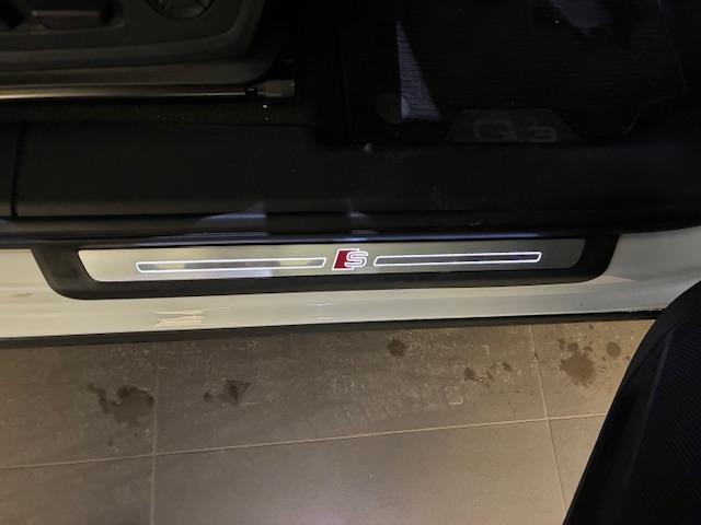 Q3スポーツバック 35TDIクワトロ Sライン 禁煙車/レンタカーアップ/ブラックスタイリング/4WD/クワトロ/マルチカラーアンビエントライト/Bluetooth/AppleCarplay/クルーズコントロール/全方位カメラ(16枚目)