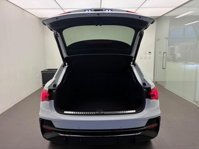 Q3スポーツバック 35TDIクワトロ Sライン 禁煙車/レンタカーアップ/ブラックスタイリング/4WD/クワトロ/マルチカラーアンビエントライト/Bluetooth/AppleCarplay/クルーズコントロール/全方位カメラ(17枚目)