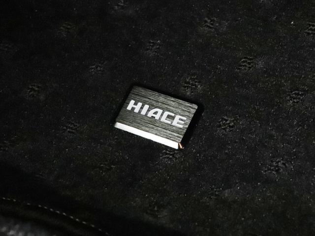 ハイエースバン スーパーGL ダークプライムII デュアルパワースライドドア リヤヒーター&クーラー スマートエントリー トヨタセーフティセンス アクセサリーコンセント プッシュ式オートエアコン 純正フロアマット(3枚目)