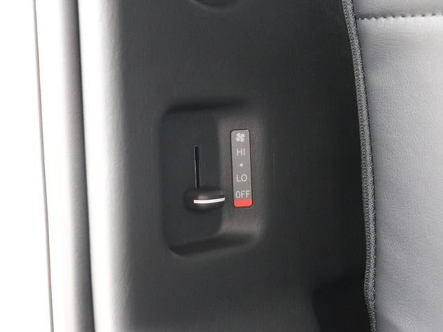 ハイエースバン スーパーGL ダークプライムII デュアルパワースライドドア リヤヒーター&クーラー スマートエントリー トヨタセーフティセンス アクセサリーコンセント プッシュ式オートエアコン 純正フロアマット(18枚目)