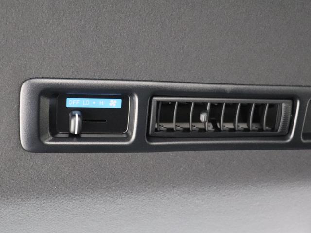 ハイエースバン スーパーGL ダークプライムII デュアルパワースライドドア リヤヒーター&クーラー スマートエントリー トヨタセーフティセンス アクセサリーコンセント プッシュ式オートエアコン 純正フロアマット(19枚目)