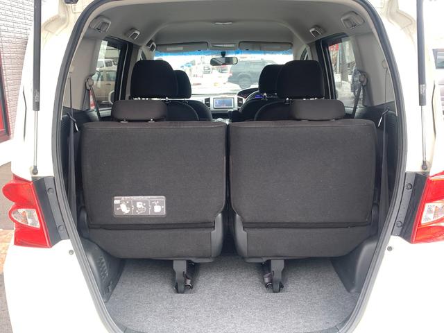 フリード Ｇ　ジャストセレクション　メモリ―ナビ　フルセグ　バックカメラ　パワースライドドア　キーレスキー　ＨＩＤヘッドライト（10枚目）