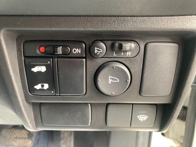 フリード Ｇ　ジャストセレクション　メモリ―ナビ　フルセグ　バックカメラ　パワースライドドア　キーレスキー　ＨＩＤヘッドライト（17枚目）