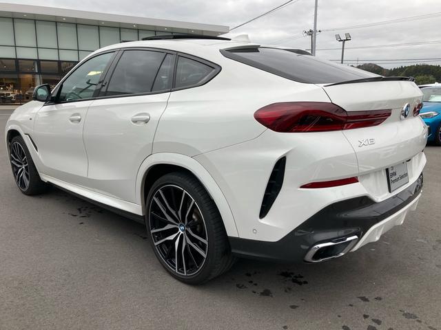 Ｘ６ ｘＤｒｉｖｅ　３５ｄ　Ｍスポーツ　認定中古車アクティブクルーズコントロール　サンルーフ２２アルミホイール　カーボンスポイラー　カーボンドアミラー　ハーマンカードンスピーカー（8枚目）