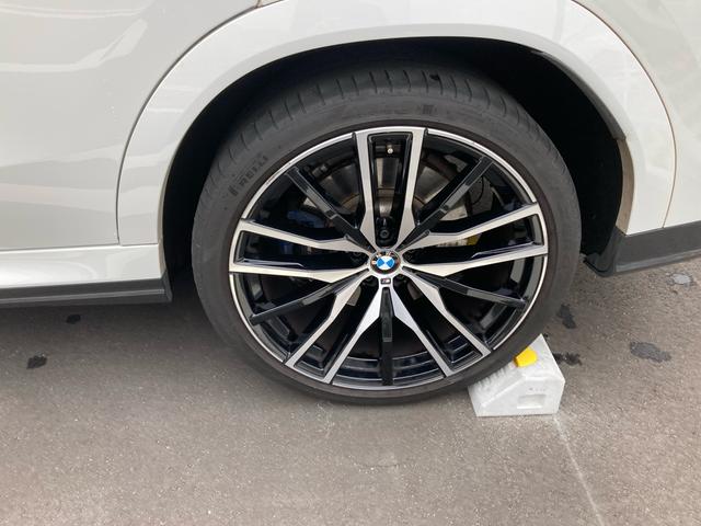 ｘＤｒｉｖｅ　３５ｄ　Ｍスポーツ　認定中古車アクティブクルーズコントロール　サンルーフ２２アルミホイール　カーボンスポイラー　カーボンドアミラー　ハーマンカードンスピーカー(10枚目)