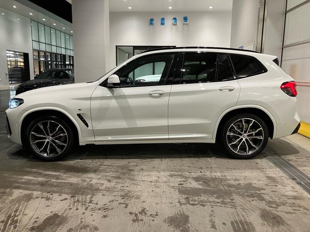 X3 xDrive 20d Mスポーツ セレクトパッケージ パノラマサンルーフ フロント・リヤシートヒーター ブラックレザーシート ステアリングヒーター ハーマンカードンスピーカー20インチアルミホイール リヤローラーブラインド全周囲カメラ(5枚目)