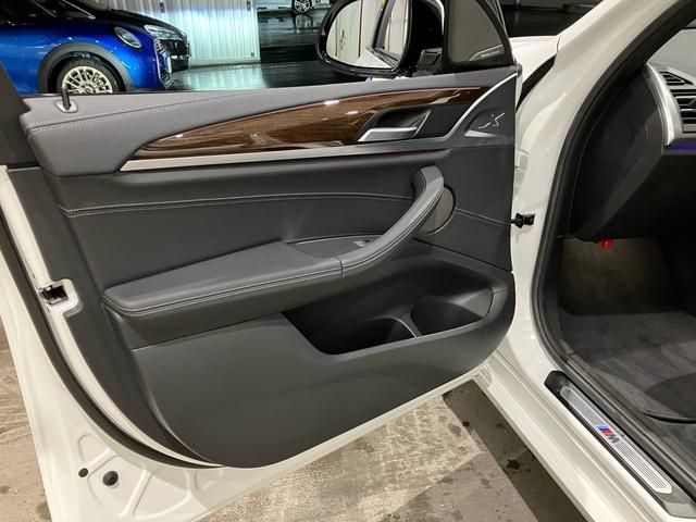 X3 xDrive 20d Mスポーツ セレクトパッケージ パノラマサンルーフ フロント・リヤシートヒーター ブラックレザーシート ステアリングヒーター ハーマンカードンスピーカー20インチアルミホイール リヤローラーブラインド全周囲カメラ(18枚目)