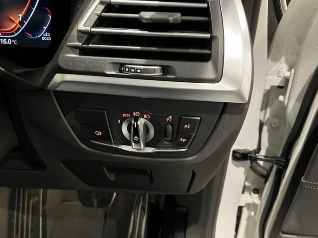 X3 xDrive 20d Mスポーツ セレクトパッケージ パノラマサンルーフ フロント・リヤシートヒーター ブラックレザーシート ステアリングヒーター ハーマンカードンスピーカー20インチアルミホイール リヤローラーブラインド全周囲カメラ(28枚目)