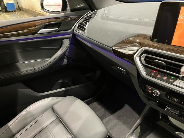 X3 xDrive 20d Mスポーツ セレクトパッケージ パノラマサンルーフ フロント・リヤシートヒーター ブラックレザーシート ステアリングヒーター ハーマンカードンスピーカー20インチアルミホイール リヤローラーブラインド全周囲カメラ(42枚目)