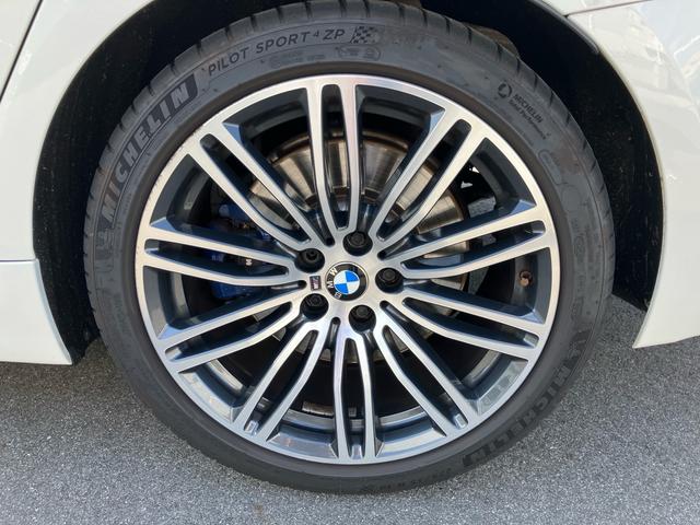 ５シリーズ ５４０ｉ　ｘＤｒｉｖｅツーリング　Ｍスポーツ　ガラスサンルーフ　ハーマンカードンスピーカー　アクティブクルーズコントロ―ル　ヘッドアップディスプレイ　ブラックレザーシート　フロント・リヤシートヒーター　３６０度カメラ（11枚目）