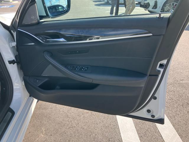 ５シリーズ ５４０ｉ　ｘＤｒｉｖｅツーリング　Ｍスポーツ　ガラスサンルーフ　ハーマンカードンスピーカー　アクティブクルーズコントロ―ル　ヘッドアップディスプレイ　ブラックレザーシート　フロント・リヤシートヒーター　３６０度カメラ（13枚目）