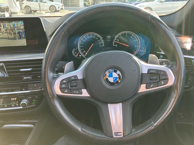 ５シリーズ ５４０ｉ　ｘＤｒｉｖｅツーリング　Ｍスポーツ　ガラスサンルーフ　ハーマンカードンスピーカー　アクティブクルーズコントロ―ル　ヘッドアップディスプレイ　ブラックレザーシート　フロント・リヤシートヒーター　３６０度カメラ（29枚目）