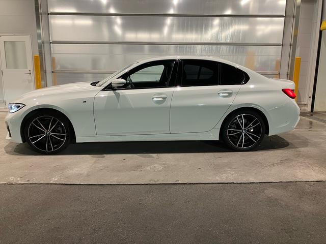 3シリーズ 320d xDrive Mスポーツ 19インチアルミホイール アクティブクルーズコントロール ブラックレザーシート シートヒーター アップルカープレイ(5枚目)