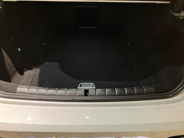 ｉ７ ｘＤｒｉｖｅ　６０　Ｍスポーツ　リヤエンターテインメント　リヤコンフォートパッケージ　　エグゼクティブラウンジシート　ＢＭＷインディビジュアルシート２１インチアルミホイール　フロント・リヤシマッサージシート　ベンチレーションシート（50枚目）