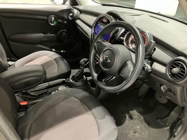 ＭＩＮＩ クーパー　認定中古車　ナビゲーション　社外バックカメラ　地デジチューナー（11枚目）