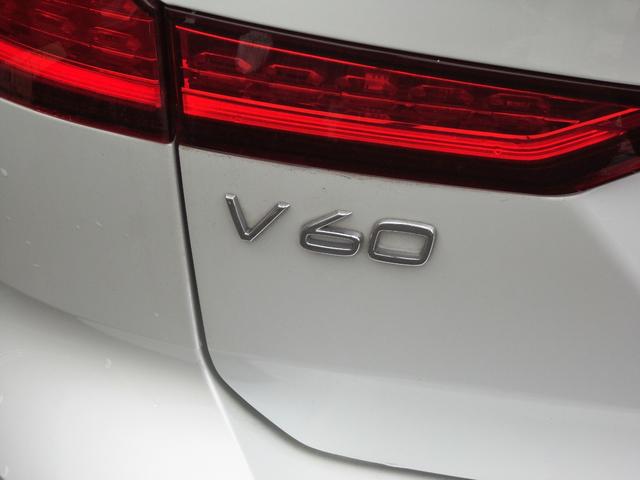 Ｖ６０ Ｔ５　インスクリプション　白革Ｐシート　ハーマンカードン　ＬＥＤライト　フルセグナビ　３６０度カメラ　シートヒーター　ＡＣＣ　衝突軽減　スマートキー　ＥＴＣ　純正１８インチＡＷ（42枚目）