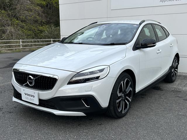 Ｖ４０ クロスカントリー　Ｔ５　ＡＷＤ　モメンタム　フルセグナビ　ＡＣＣ　Ｂカメラ　ＬＥＤヘッド　スマートキー　純正１８インチＡＷ　ハーフレザー　シートヒーター　パドルシフト　衝突軽減システム　レーンキープ（3枚目）