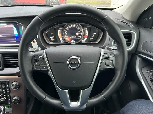 Ｖ４０ クロスカントリー　Ｔ５　ＡＷＤ　モメンタム　フルセグナビ　ＡＣＣ　Ｂカメラ　ＬＥＤヘッド　スマートキー　純正１８インチＡＷ　ハーフレザー　シートヒーター　パドルシフト　衝突軽減システム　レーンキープ（14枚目）