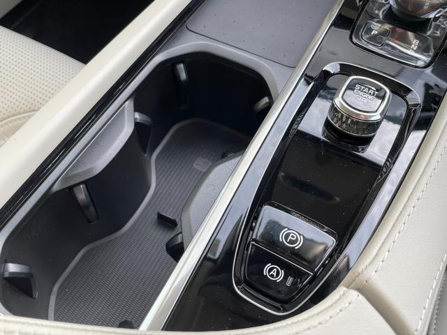ＸＣ９０ アルティメット　Ｂ５　ＡＷＤ　白革　Ｂ＆Ｗスピーカー　サンルーフ　ＬＥＤヘッド　３６０度カメラ　純正２０インチＡＷ　マッサージ機能付シート　木目インパネ　ＥＴＣ　電動リアゲート　レーンキープ（13枚目）