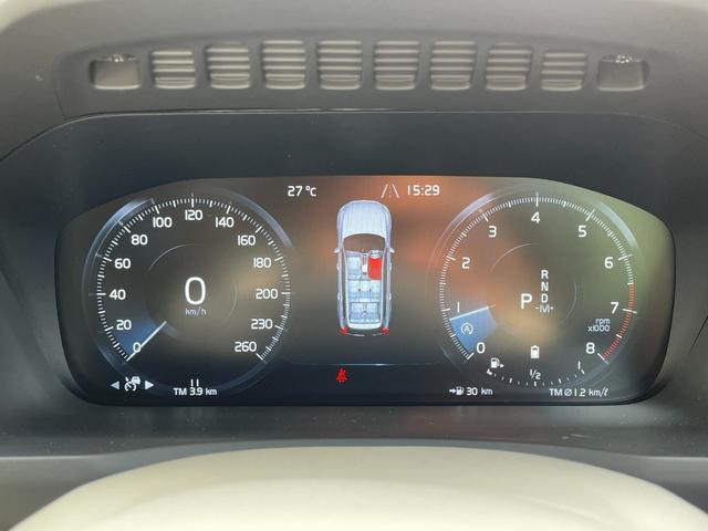 ＸＣ９０ アルティメット　Ｂ５　ＡＷＤ　白革　Ｂ＆Ｗスピーカー　サンルーフ　ＬＥＤヘッド　３６０度カメラ　純正２０インチＡＷ　マッサージ機能付シート　木目インパネ　ＥＴＣ　電動リアゲート　レーンキープ（41枚目）