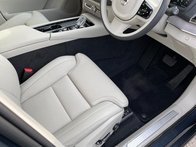 ＸＣ９０ アルティメット　Ｂ５　ＡＷＤ　白革　Ｂ＆Ｗスピーカー　サンルーフ　ＬＥＤヘッド　３６０度カメラ　純正２０インチＡＷ　マッサージ機能付シート　木目インパネ　ＥＴＣ　電動リアゲート　レーンキープ（68枚目）