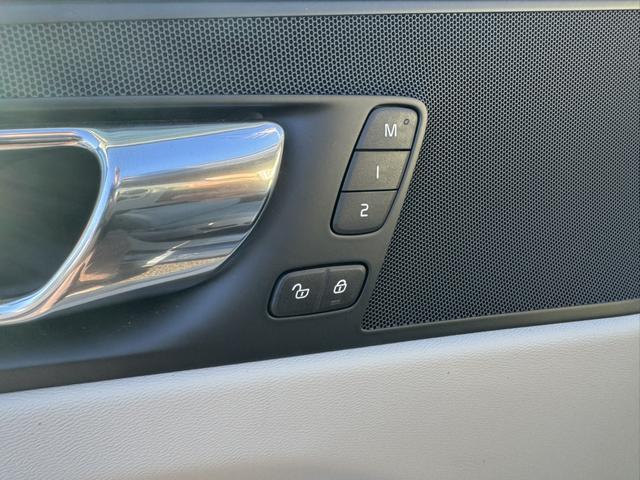 ＸＣ６０ Ｄ４　ＡＷＤ　インスクリプション　フルセグナビ　３６０度カメラ　白革　純正１８インチＡＷ　ＡＣＣ　ＥＴＣ　衝突軽減システム　ＬＥＤヘッドライト　電動リアゲート　シートヒーター　ブランドスポットアシスト（28枚目）