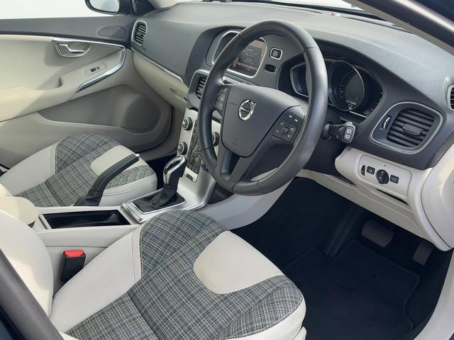 Ｖ４０ Ｔ３　タックエディション　純正ナビ　バックカメラ　シートヒーター　ＬＥＤヘッドライト　ミルドアルミニウムパネル　パワーシート　純正１６インチＡＷ　ＢＬＩＳ　レーンキーピングエイド　ＥＴＣ（14枚目）