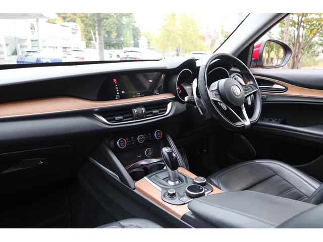 ステルヴィオ ファーストエディション レザーエクスクルーシブ 20インチ レッドキャリパー(12枚目)