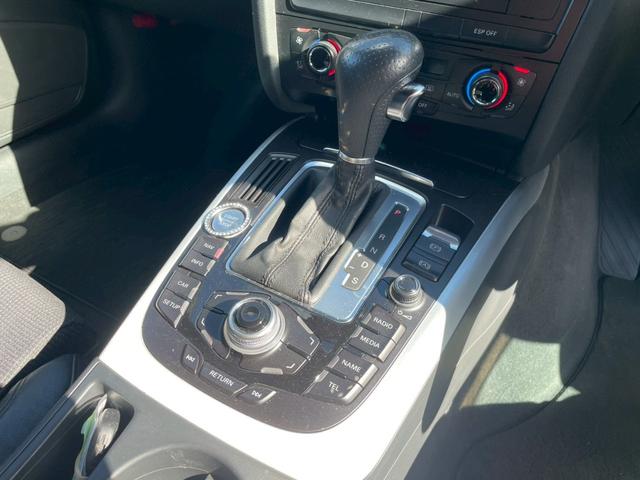 Ａ４ ２．０ＴＦＳＩクワトロ　オートエアコン　盗難防止システム　ナビ　ＡＢＳ　パワーウィンドウ　Ｐシート　パワーステアリング　エアバッグ　ＨＤＤナビ　４ｗｄ　ＥＴＣ　電動格納ミラー（14枚目）
