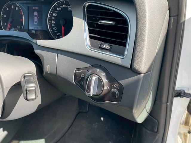 Ａ４ ２．０ＴＦＳＩクワトロ　オートエアコン　盗難防止システム　ナビ　ＡＢＳ　パワーウィンドウ　Ｐシート　パワーステアリング　エアバッグ　ＨＤＤナビ　４ｗｄ　ＥＴＣ　電動格納ミラー（17枚目）