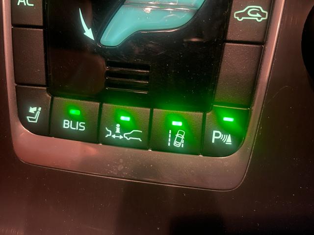 Ｖ６０ Ｔ４　茶革　禁煙　ナビ　バックカメラ　ＴＶ　ＢＴ接　ＥＴＣ　ＨＩＤ　オートライト　クルコン　電動シート　シートヒーター　スマートキー　障害物センサー　ＣＤ＆ＤＶＤ　衝突軽減ブレーキ　ＢＬＩＳ　レーンアシスト（7枚目）