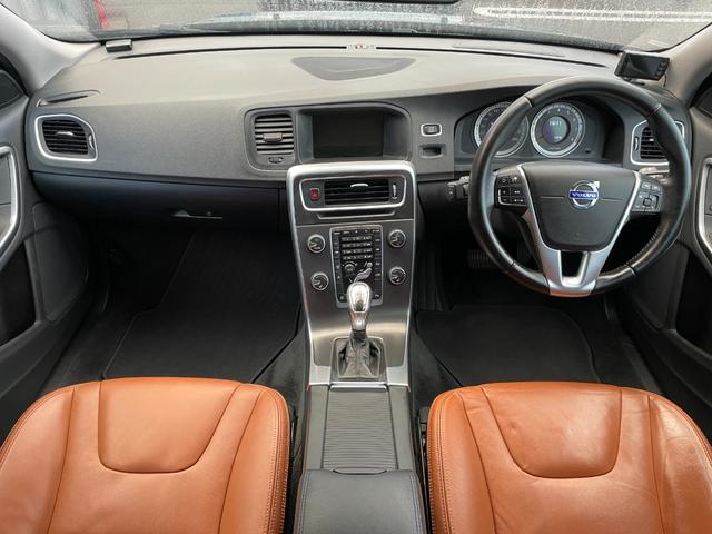 Ｖ６０ Ｔ４　茶革　禁煙　ナビ　バックカメラ　ＴＶ　ＢＴ接　ＥＴＣ　ＨＩＤ　オートライト　クルコン　電動シート　シートヒーター　スマートキー　障害物センサー　ＣＤ＆ＤＶＤ　衝突軽減ブレーキ　ＢＬＩＳ　レーンアシスト（15枚目）