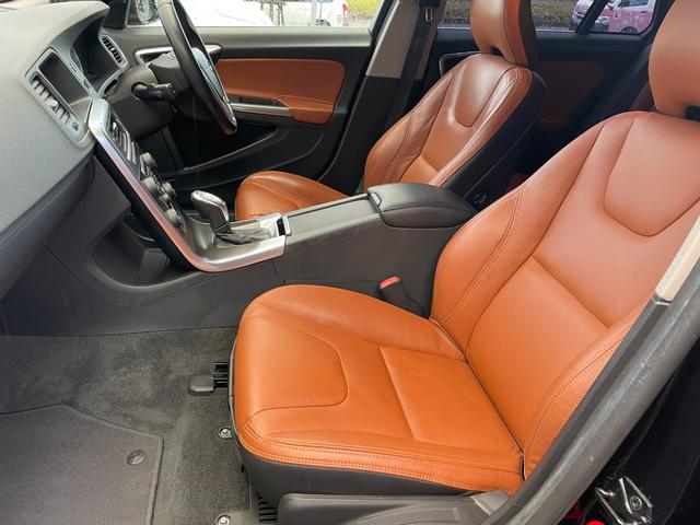 Ｖ６０ Ｔ４　茶革　禁煙　ナビ　バックカメラ　ＴＶ　ＢＴ接　ＥＴＣ　ＨＩＤ　オートライト　クルコン　電動シート　シートヒーター　スマートキー　障害物センサー　ＣＤ＆ＤＶＤ　衝突軽減ブレーキ　ＢＬＩＳ　レーンアシスト（17枚目）