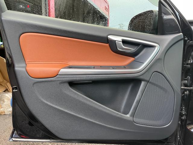 Ｖ６０ Ｔ４　茶革　禁煙　ナビ　バックカメラ　ＴＶ　ＢＴ接　ＥＴＣ　ＨＩＤ　オートライト　クルコン　電動シート　シートヒーター　スマートキー　障害物センサー　ＣＤ＆ＤＶＤ　衝突軽減ブレーキ　ＢＬＩＳ　レーンアシスト（50枚目）