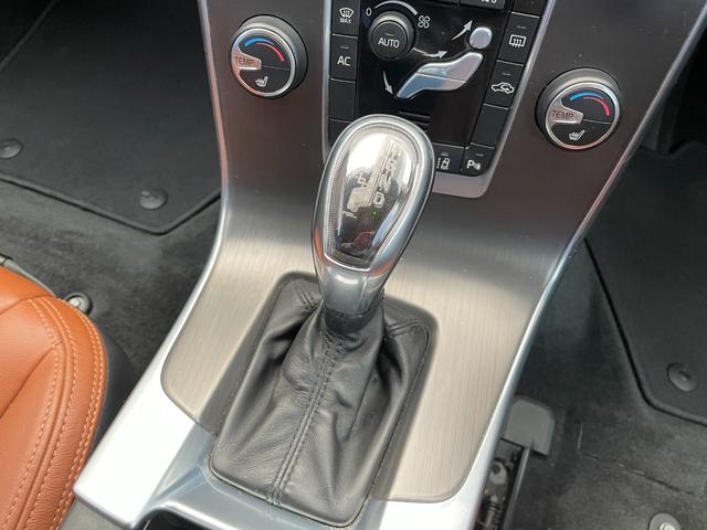 Ｖ６０ Ｔ４　茶革　禁煙　ナビ　バックカメラ　ＴＶ　ＢＴ接　ＥＴＣ　ＨＩＤ　オートライト　クルコン　電動シート　シートヒーター　スマートキー　障害物センサー　ＣＤ＆ＤＶＤ　衝突軽減ブレーキ　ＢＬＩＳ　レーンアシスト（60枚目）